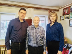 «Не раскисать!»: 95-летний труженик тыла Валентин Елманов из Камышинского района рассказал, как надо на позитиве управляться по хозяйству в глубинке