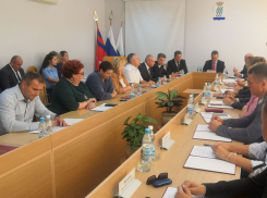 Спустя почти месяц после выборов на сайте Камышинской городской думы, наконец, заменили «старых» депутатов на «новых» 