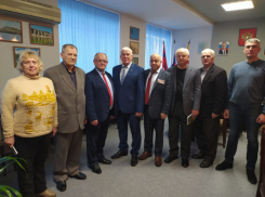 Камышан продолжают награждать медалями в честь 100-летия СССР, за что конкретно - не известно