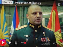 Гвардии капитану Евгению Мельнику из 33-го полка, дислоцирующегося в Камышине, сегодня, 25 ноября, в Москве вручили Звезду Героя России