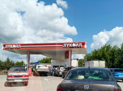 «Китайцы сорвут куш»: волгоградский политолог Гусий о перебоях с бензином в России  