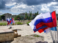 «Почему ни в каких камышинских СМИ ничего не рассказывается о кандидатах в депутаты Облдумы и на пост губернатора, нам вслепую голосовать?» 