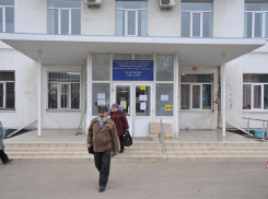 Главврач Камышинской горбольницы №1 сохранил свой пост, несмотря на скандал с холодильниками