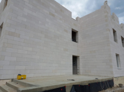 В городе Петров Вал Камышинского района поднимаются этажи новостроек для детей-сирот