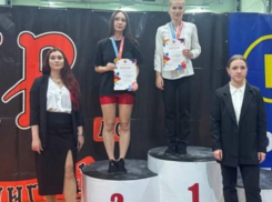 Камышинские силачи и силачки на чемпионате по пауэрлифтингу вызвали восторг у зрителей