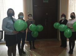 Акция сотрудниц ОГИБДД: зеленые шары как символ зеленого света на дорогах