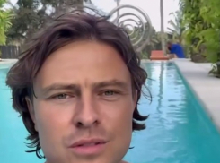 Волгоградский певец Прохор Шаляпин раскрыл новые подробности отдыха с губернаторской дочкой, которая чайкой кричит от счастья