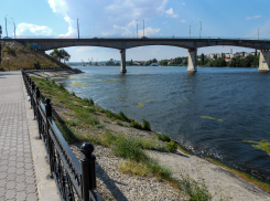 В Камышине со дна реки Камышинки у Бородинского моста поднято тело пенсионера-утопленника