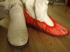 Административная газета «Диалог» из-за бахил разразилась гневом в адрес «Блокнота Камышина», побоявшись, впрочем, назвать портал