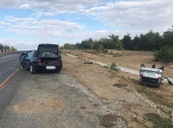 На автодороге Камышин - Волгоград автомобиль пенсионера вылетел на «встречку» и снес машину молодого водителя