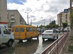 «Предлагаю полиции Камышина подумать, как «разрулить» пешеходов и автомобили на опасном перекрестке на улице Ленина», - камышанин