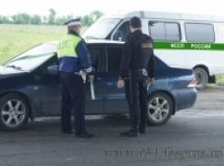 Судебные приставы взыскивают с «притаившейся» камышанки больше полумиллиона рублей штрафов ГИБДД - расчет идет автомобилем