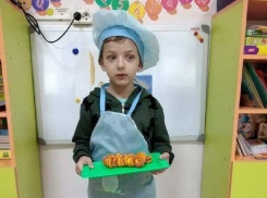 В Камышине детсадовцы месили тесто и лепили баранки, чтобы понять, как на стол приходит хлеб