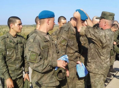 В Камышине более 60 новобранцев 56-й ДШБР совершили свой первый прыжок