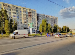 В Камышине «скорая», полиция и любопытные столпились на улице Базарова: говорили о ДТП с участием самокатчика