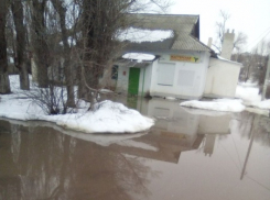 Камышане показали в соцсетях «Венецию» в поселке Нефтебазы