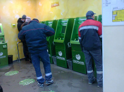 Фейковый сотрудник банка «охватил заботой» камышанку на 138 тысяч рублей