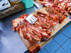 Камышан шокировали сегодня, 3 марта, ребра по 500 рублей за килограмм на центральном рынке