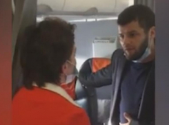 Самолет из Сочи экстренно приземлился в Волгограде: на борту произошел конфликт с дебоширом (ВИДЕО)