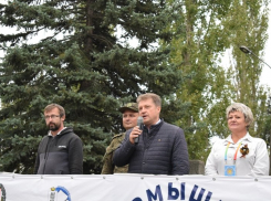 Станислав Зинченко прибыл вдохновлять «военную» осеннюю смену в лагере «Солнечный» под Камышином