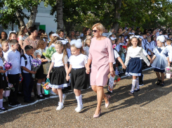 Учителям в Волгоградской области треть оклада хотят сделать «плавающим»