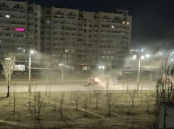 Тракторы муниципального «Благоустройства» устроили пылевой шторм на улицах Камышина в полночь 13 марта