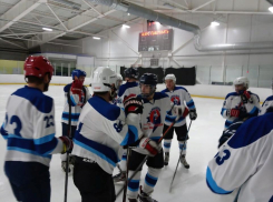 Две новые важные победы камышинских хоккеистов
