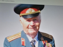 Глава Камышина Станислав Зинченко поздравил фронтовика в телеграм-канале, приезжал ли лично - не уточняется