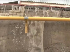 Камышан перепугало видео «водопада» над газоводом в 11-м квартале
