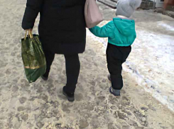 Неужели в Камышине нельзя почистить тротуары хотя бы на центральных улицах? - камышанка