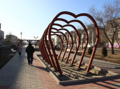 У камышан вызывают ироничные улыбки «сердца» на обновленной улице Терешковой, ставшей аллеей Любви