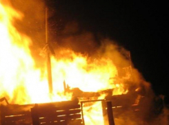 В Камышине на улице Закирпичной пожарные тушили баню