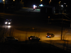 У камышинских водителей появилась новая мода - остановиться поговорить на проезжей части?