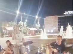 В Камышине молодые музыканты так спели на уличном концерте, что горожане предложили ими заменить дорогих звезд на Дне города (ВИДЕО)