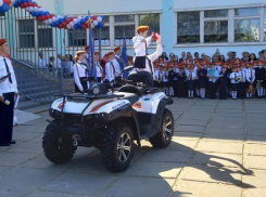 Зачем в школу №7 в Камышине 1 сентября приехал автомобиль МЧС?