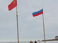 Камышинский паблик показал, как флагштоки на льду реки становятся фотозоной