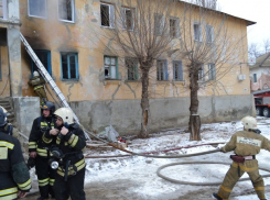 В больнице Камышина умер 42-летний мужчина, получивший страшные ожоги и отравление во время пожара в старом общежитии на улице Кирова 5 января