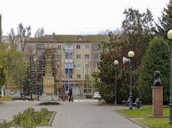 В Камышине не управились с соблюдением срока сдачи стелы «Рубеж Сталинградской доблести» на площади Павших борцов 