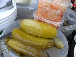 На центральном рынке Камышина рекордсменами подорожания овощной «корзины» стали соленые огурцы и морская капуста