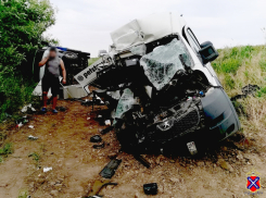 На трассе между Волгоградом и Камышином 13 июня разбился «в смятку» фургон с 20-летним парнем, которого срочно доставили в ЦГБ Камышина