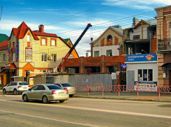 В Камышине стал просматриваться новый вид торгового центра «Пролетарский», который прирастает этажами
