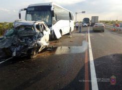 Вчера вечером под Камышином разбились на «КИА» молодые супруги, чудом остался жив их пятилетний ребенок