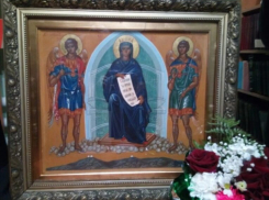 Минувшей ночью в главном храме Камышина встречали крестный ход «Святая Русь»