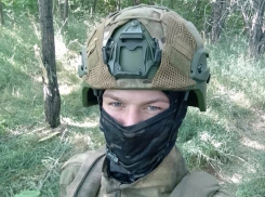 В Камышине проводят в последний путь 20-летнего Максима Максимова, погибшего в СВО