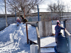 Почему власти Камышина за всю зиму не обустроили хороших снежных горок детям? - камышанка