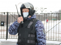 В Камышине росгвардейцы задержали молодую воровку, позарившуюся на мобильник студентки