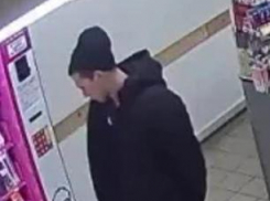 В Камышине полиция ищет похитителей, «засветившихся» на записях камер видеонаблюдения в магазине «Радеж» в бухте (ВИДЕО)