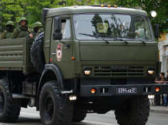 В Камышине директор авторемонтного предприятия «подкалымил» на шинах для военных машин десантниов