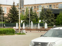 На напоре воды для фонтана экономят, или  почему он бьет еле-еле? - камышанка 