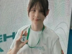 Вика Бессонова из Камышина «сделала» всех мальчишек на соревнованиях по управлению беспилотниками в детском центре в Волгограде